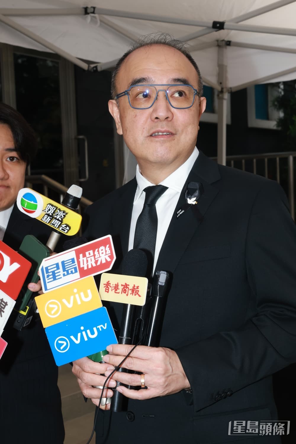 被問及鍾景輝遺願,鍾至權表示伯父一直希望推廣戲劇教育,讓更多學生受教,演藝方面可謂今生無憾。