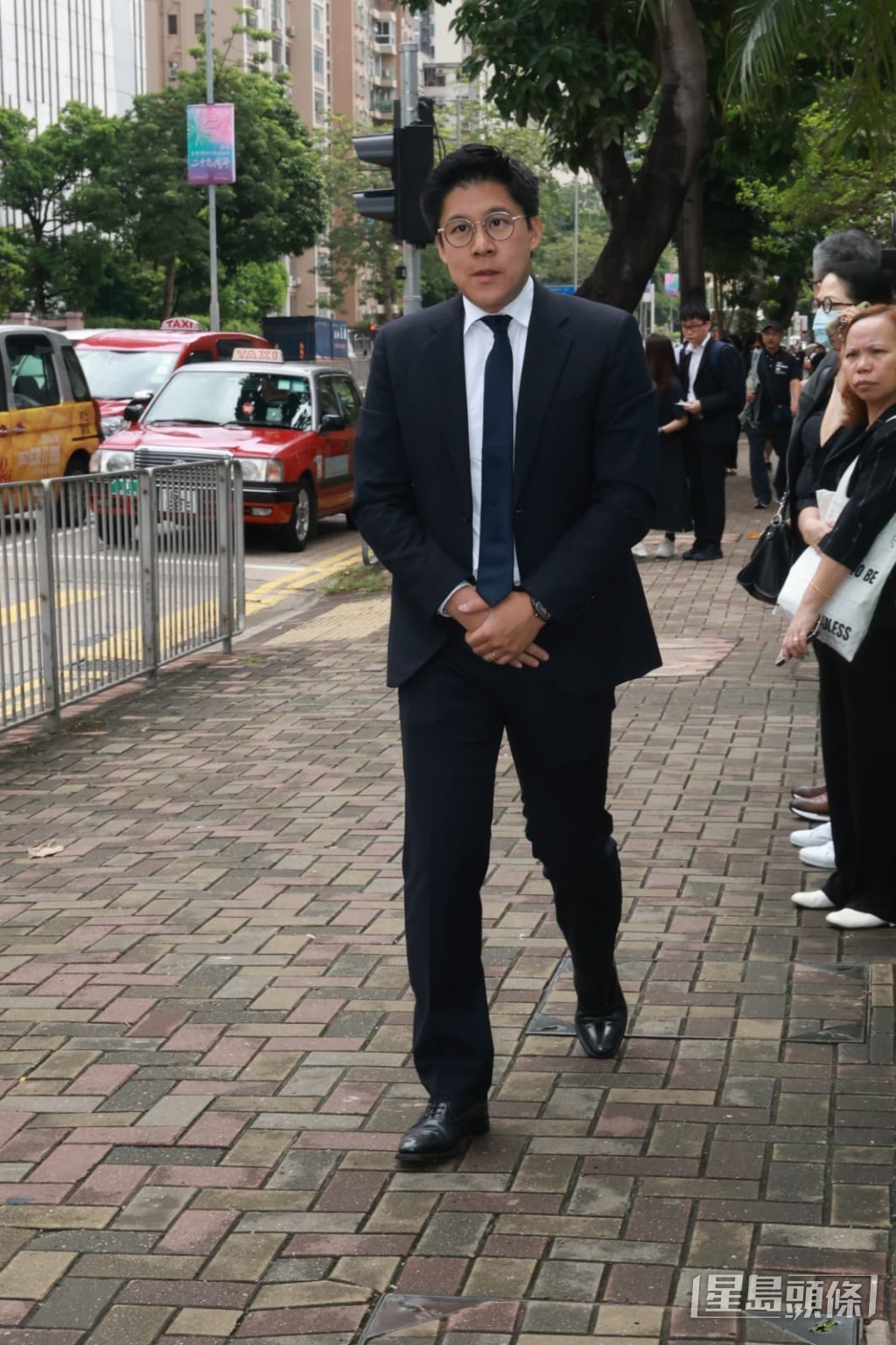 霍啟剛到場致意。