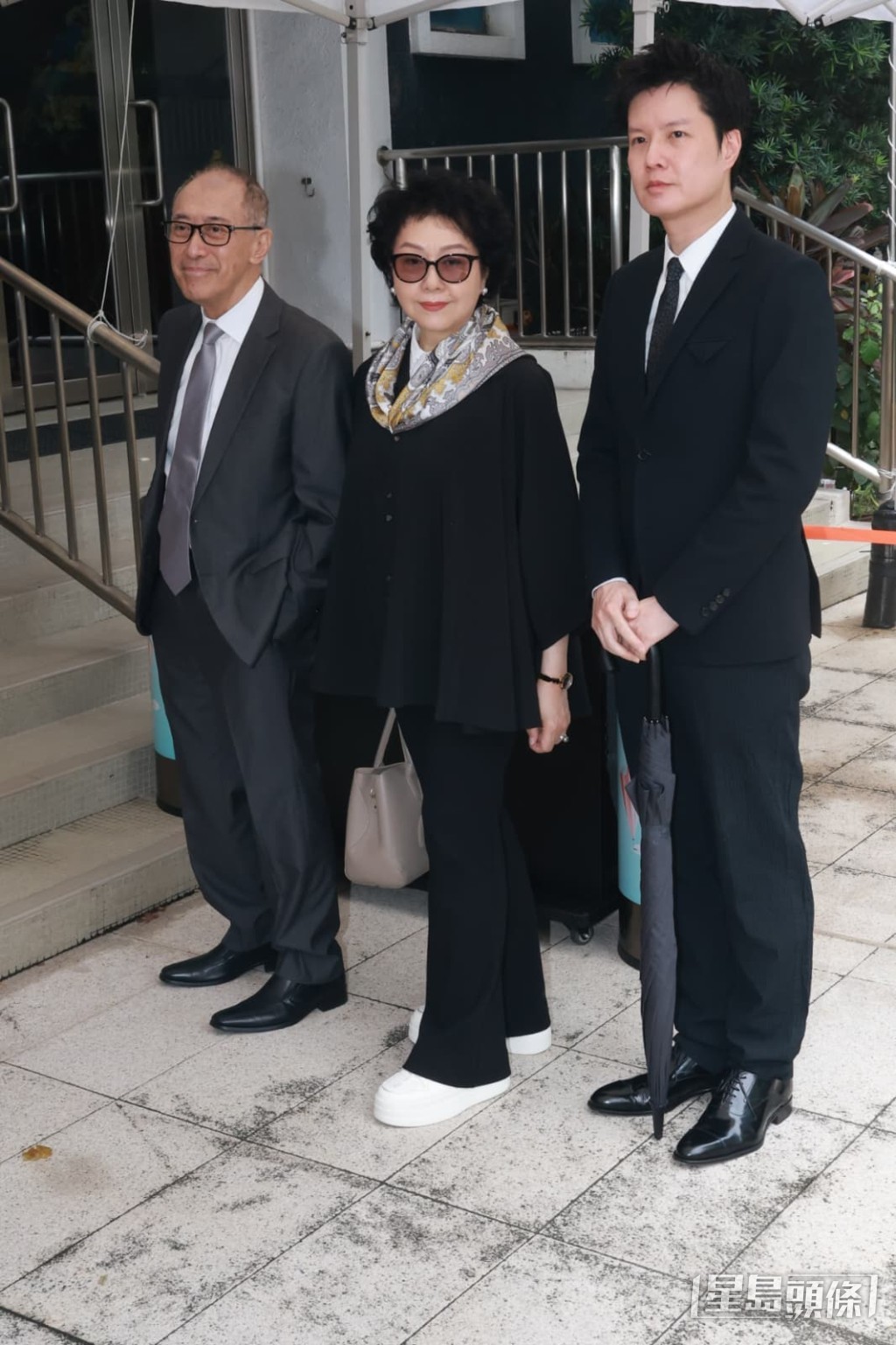 毛俊輝與太太胡美儀、高世章到場致意。