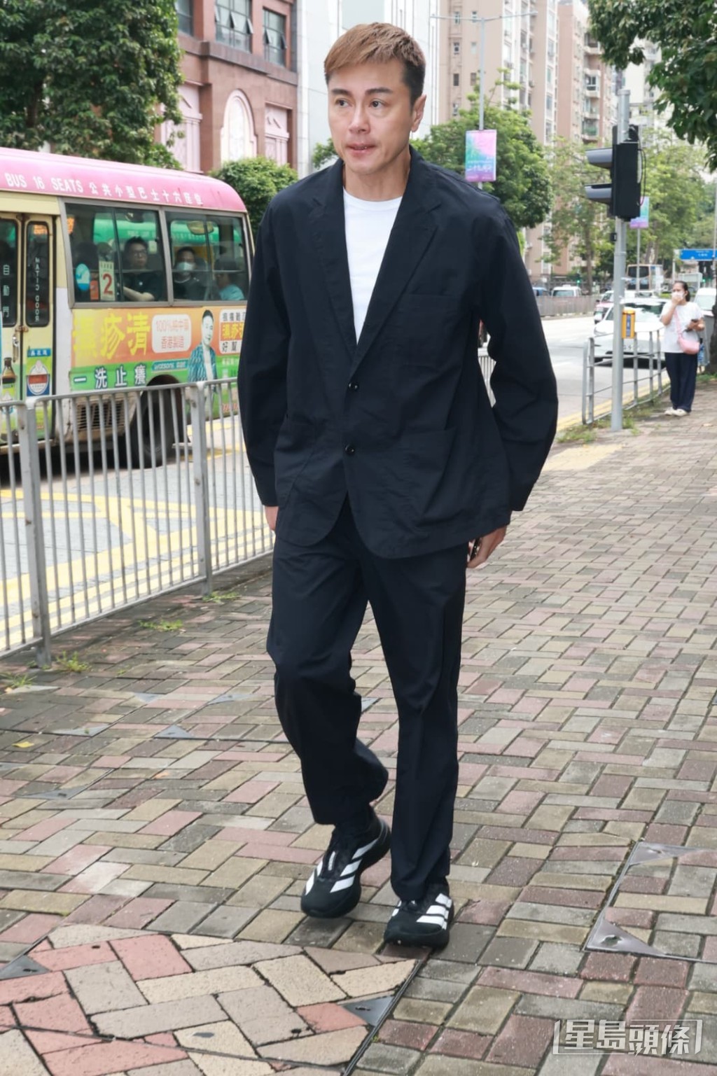 黃浩然到場致意。