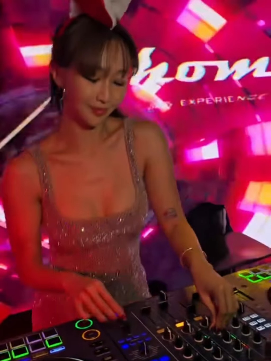 樂宜擁有「DJ女神」的稱號。