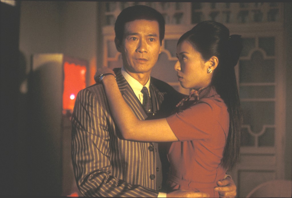 滕麗名曾演出劇集《非常外父》，與鄭少秋合作。