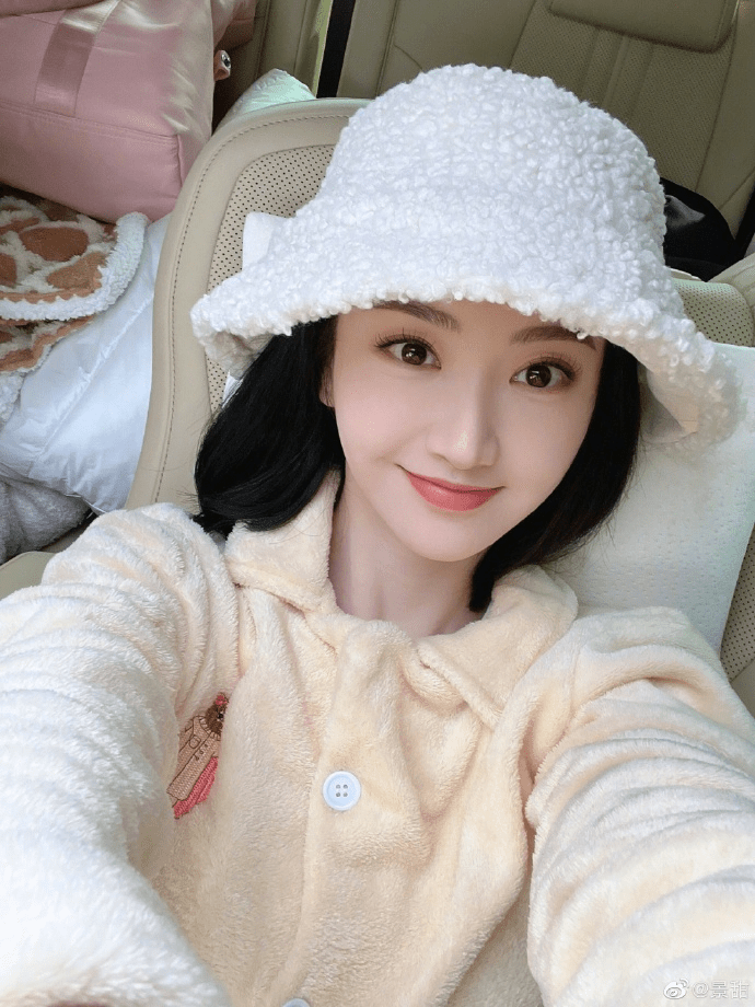 2010年,她憑藉電影《我的美女老闆》開始受到注意。