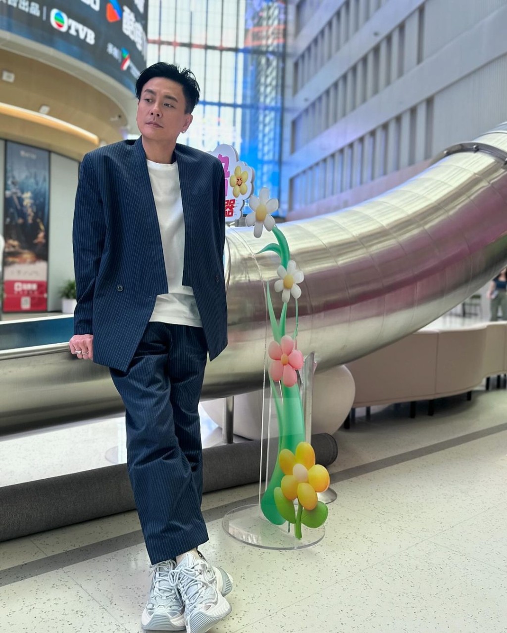 43歲的黃宗澤,有名氣、有財富兼外形出眾,身家早已過億,是娛樂圈的筍盤。