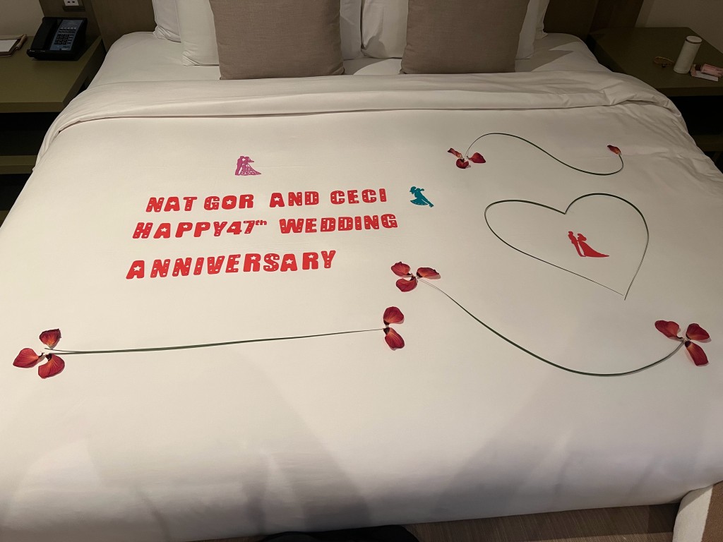 陳百祥與黃杏秀前往馬爾代夫,慶祝結婚47周年紀念。