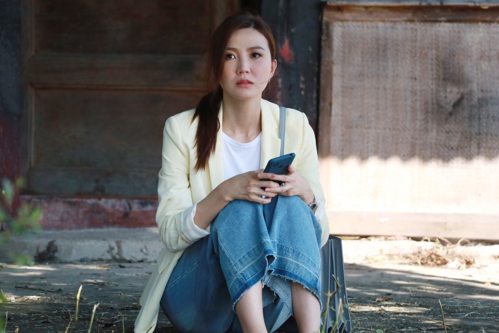 吳若希飾演時尚雜誌編輯兼記者單佩嘉