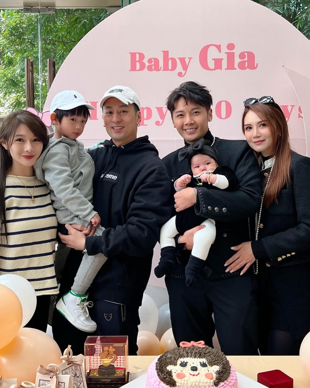 葉泓聲與陳樂榣曾為女兒Gia舉行百日宴。