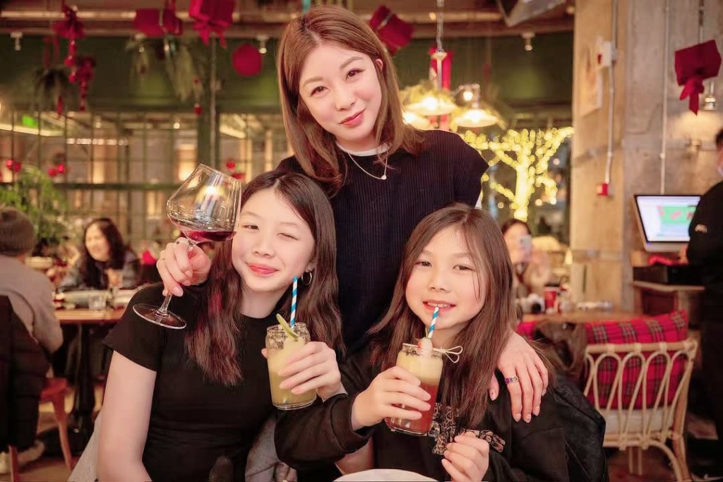 她表示女兒已經適應了在上海的生活。