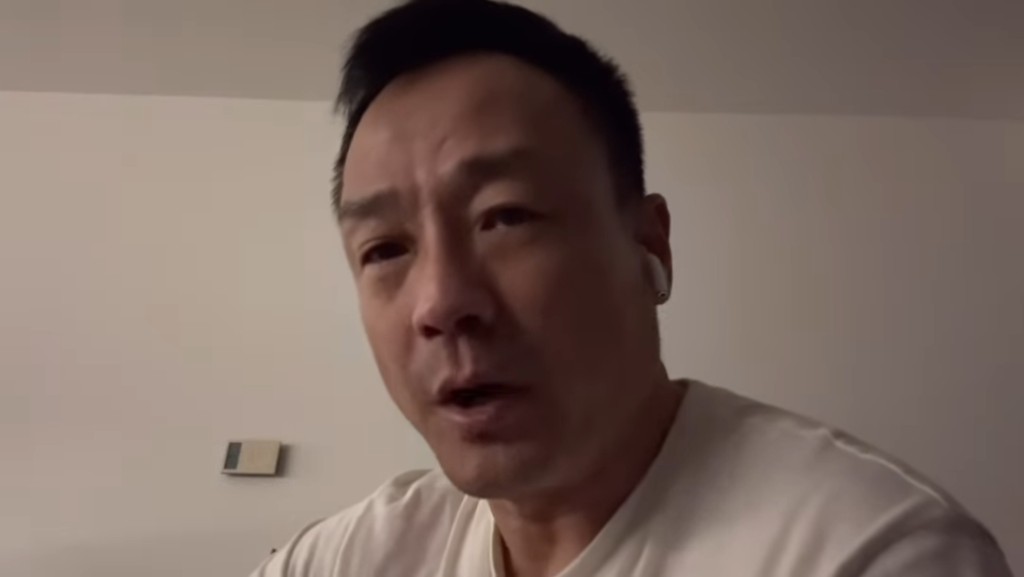 王喜經常在網上進行直播。