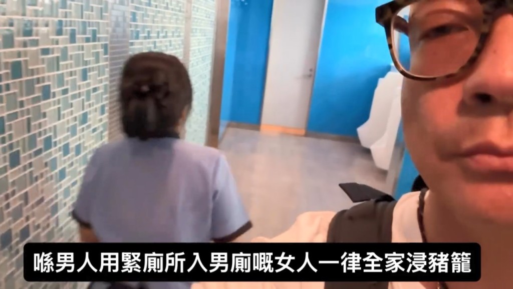 王喜隨後將鏡頭對準該名清潔工的背影。