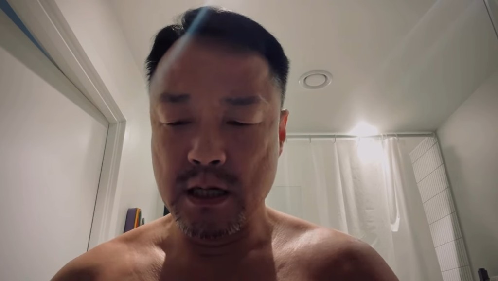王喜一臉看似相當享受的表情。