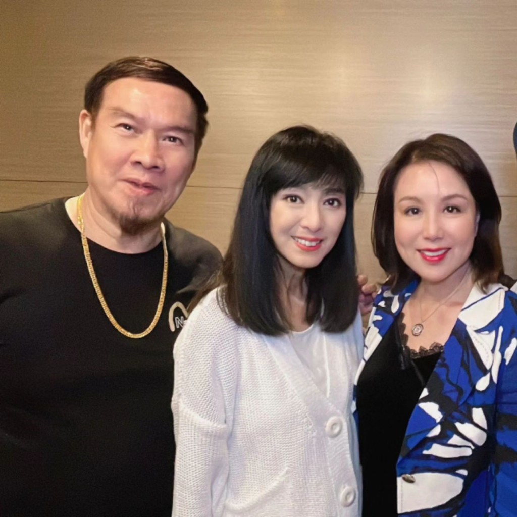 文雪兒貼出米雪與白彪的合照,二人曾合作1976年佳視版《射鵰英雄傳》,勾起觀眾回憶。