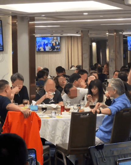 片中所見,該名男士將手搭在米雪肩上。