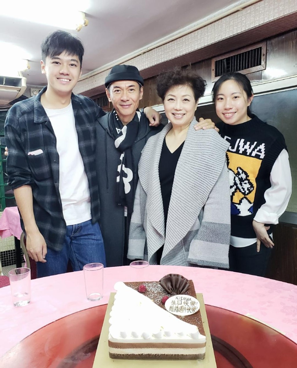 麥潔文與江華的一對子女現已長大成人。