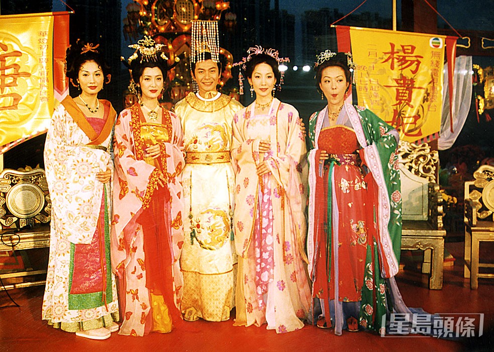江華多次演出皇帝角色,例如《楊貴妃》、《九五至尊》等。