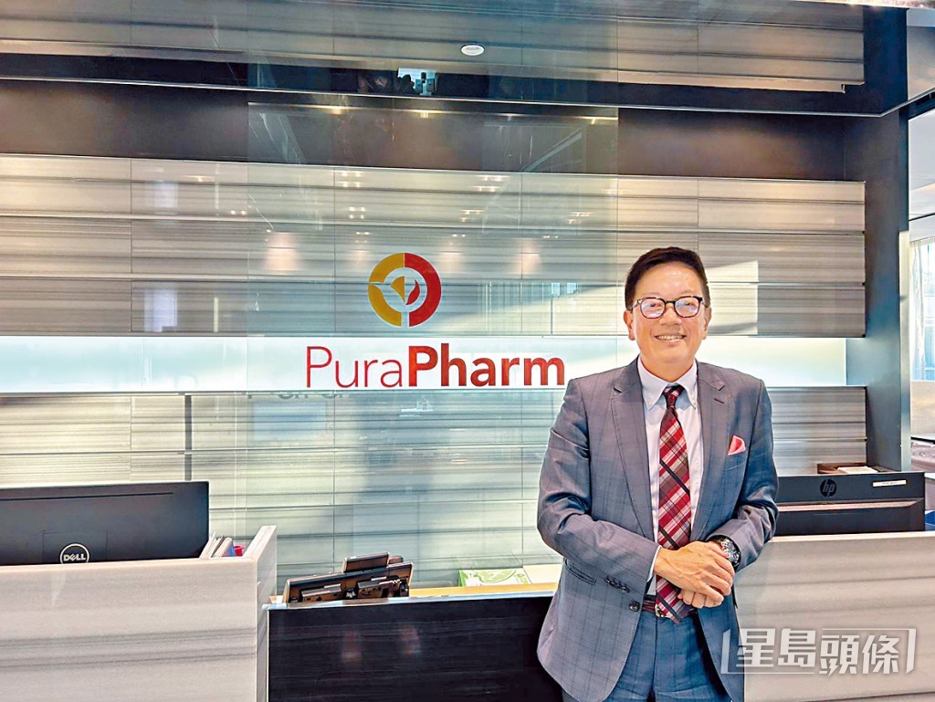 弟弟陳宇齡同樣是商界名人，為香港中醫藥界翹楚，上市公司培力農本方創辦人兼主席，亦熱心慈善。