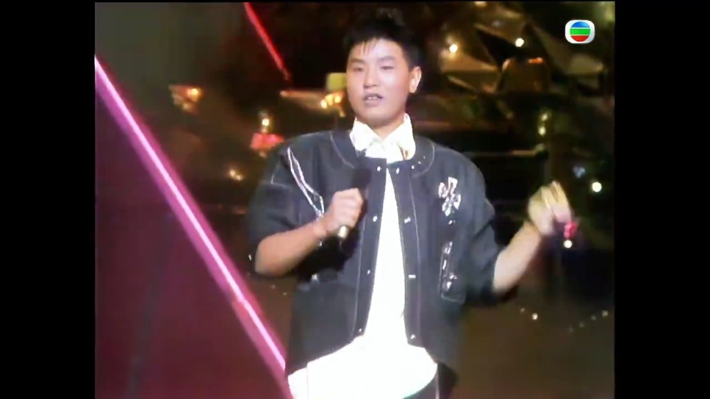 黃翊當年以張國榮的快歌《Stand Up》參賽。