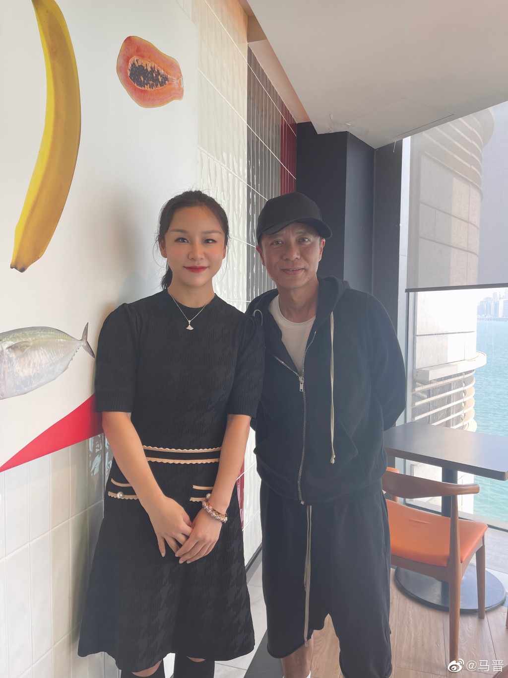 前世界羽毛球冠軍馬晉是李克勤的好友。