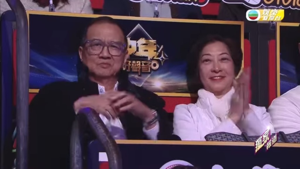 陳逸璇的父母親身到場觀戰支持，其父親是保險公司高層。