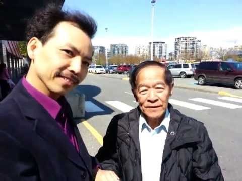 2012年，陳觀泰被指忘恩負義，遭掌門人陳秀中（右）逐出師門。
