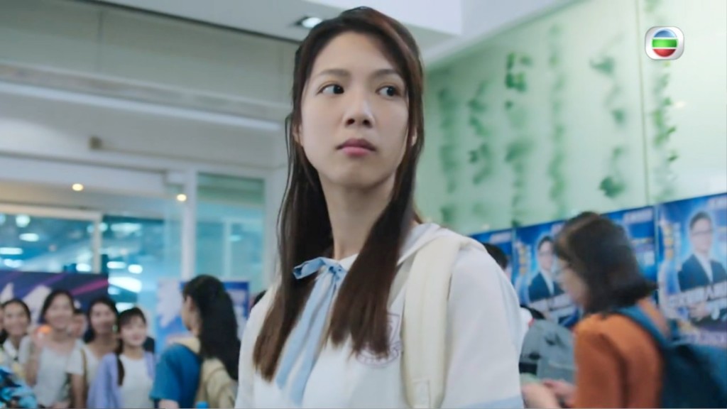 陳曉華樣子清純，扮演學生角色毫無違和感。