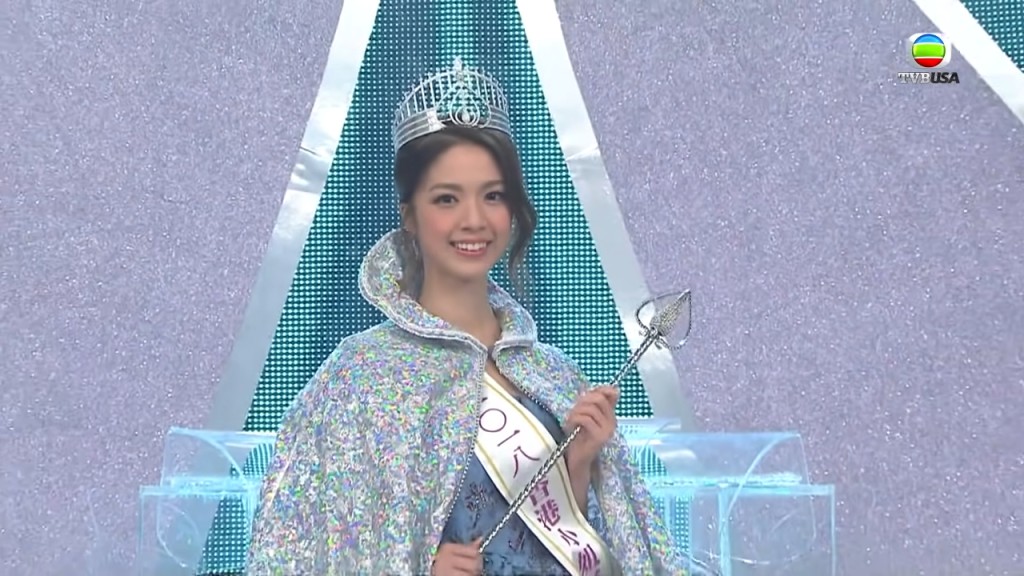 陳曉華曾透露，因兒時住院時獲港姐冠軍楊思琦探訪，讓她萌生參選香港小姐的念頭。