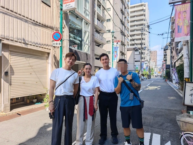 有網民在日本偶遇張振朗、楊偲泳以及朱敏瀚、陳曉華一同旅行，並暗示該照片由陳曉華拍攝。
