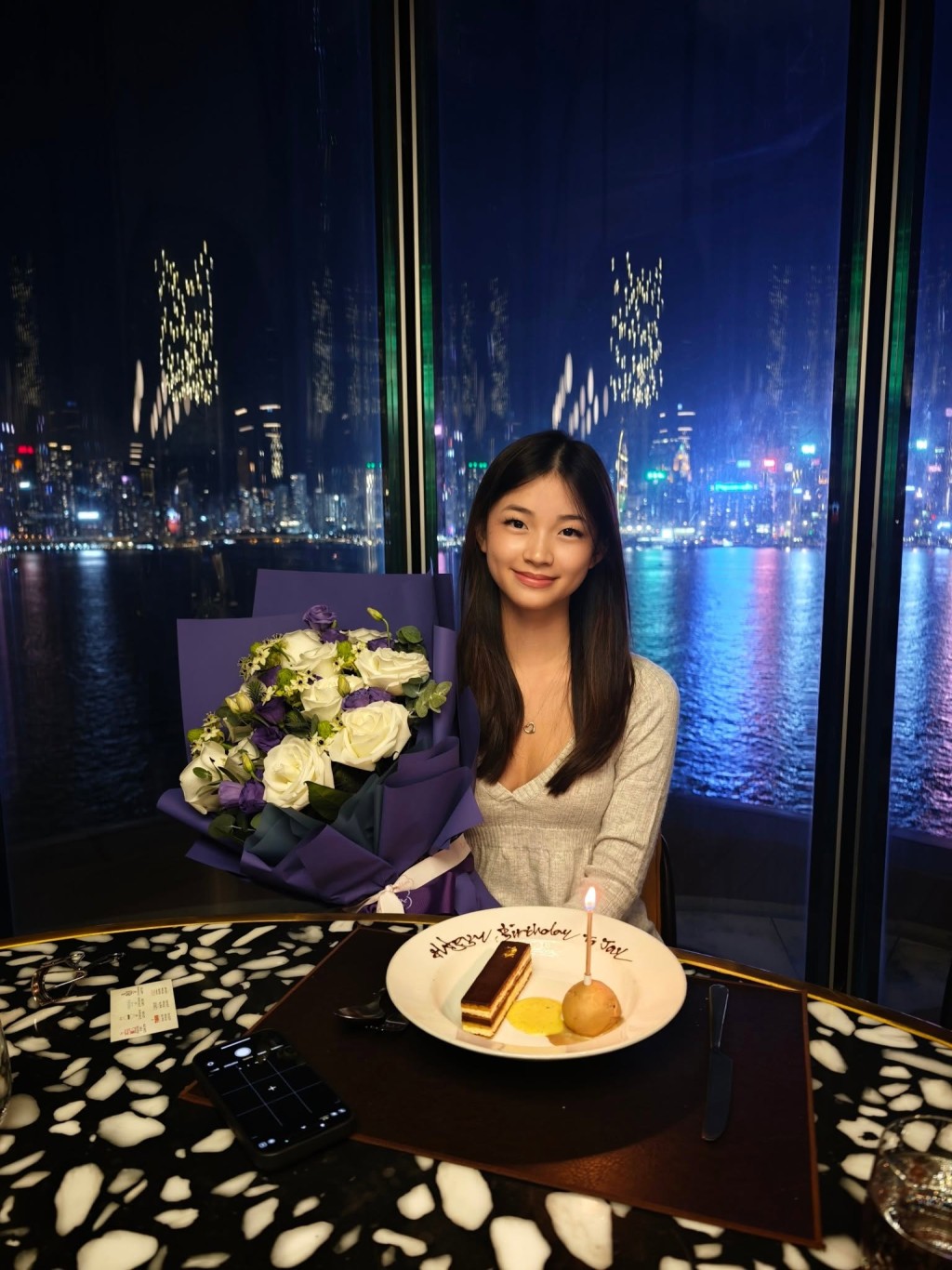 大女胡芷苓就讀名校,學業表現優異。