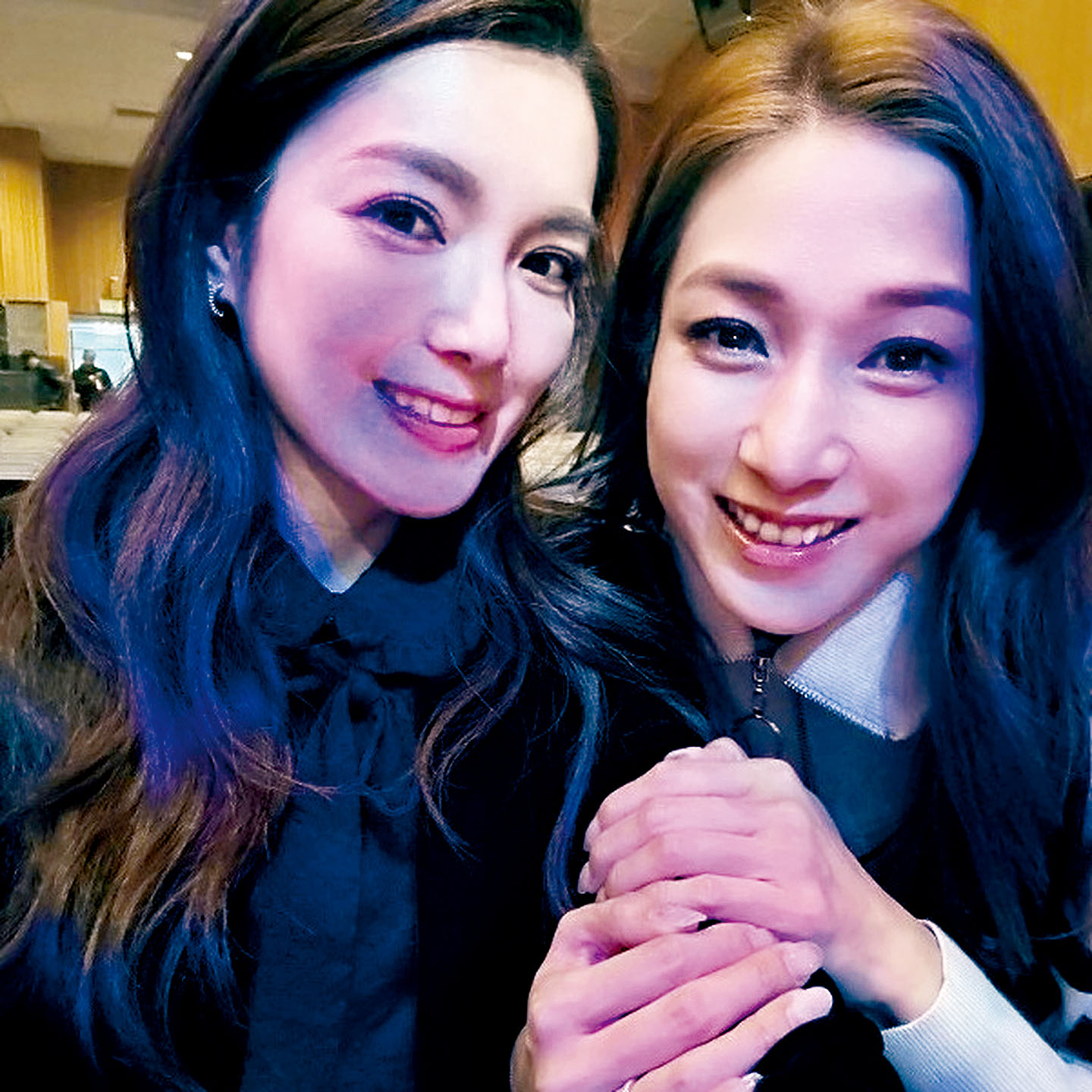 好姊妹鍾嘉欣早前開演唱會,苟芸慧都想嘗試唱歌,但上台演唱有壓力。