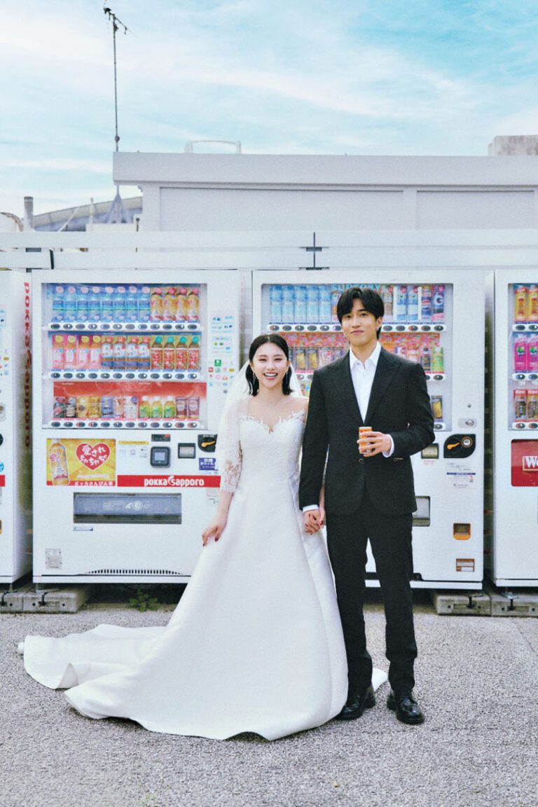 婁峻碩（右）、焦凡凡在沖繩完成海島婚禮。