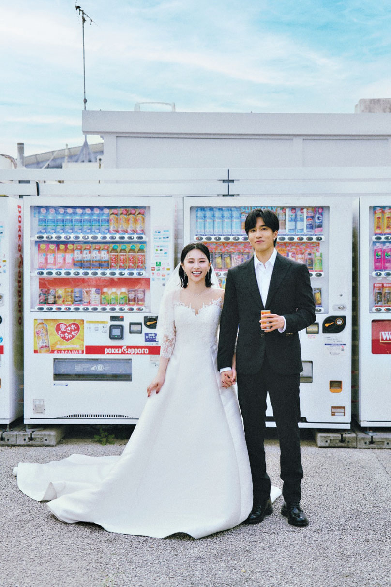 婁峻碩（右）、焦凡凡在沖繩完成海島婚禮。