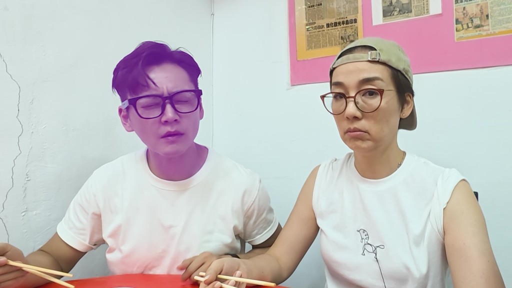 試吃海瓜子後,張振朗與江美儀臉上流露出極度厭惡的神情。