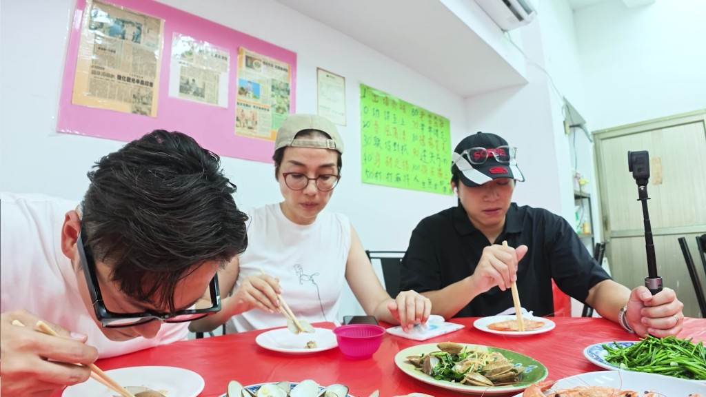 主持團隊對每一道菜都感到失望,情況與網上評價完全吻合。
