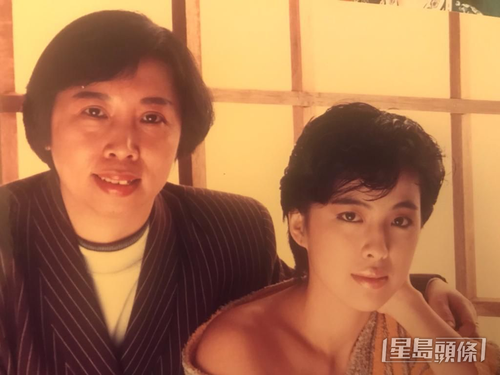 羅美薇（右）婚後專心照顧丈夫與兩名女兒。