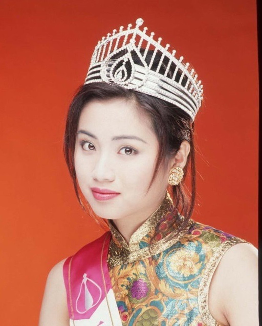 譚小環1994年參選港姐時，因表現優異獲傳媒譽為「7A港姐」。