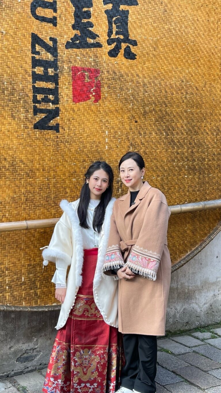 翁虹愛女劉蒔UCLA畢業　長笛鋼琴樣樣精　網民讚盡得媽媽優良基因