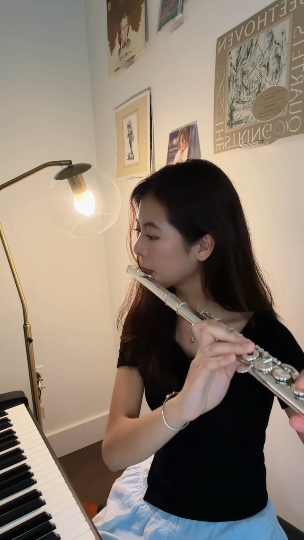 網民讚賞劉蒔氣質出眾,稱她為長笛女神。