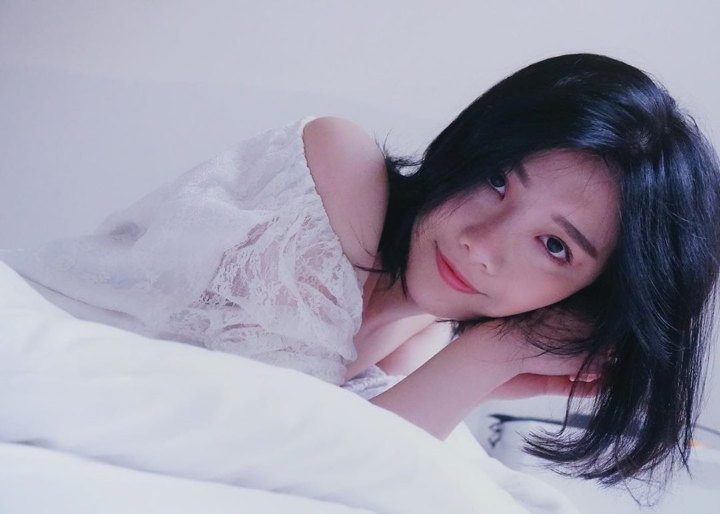 吳沚默亦有清純一面。