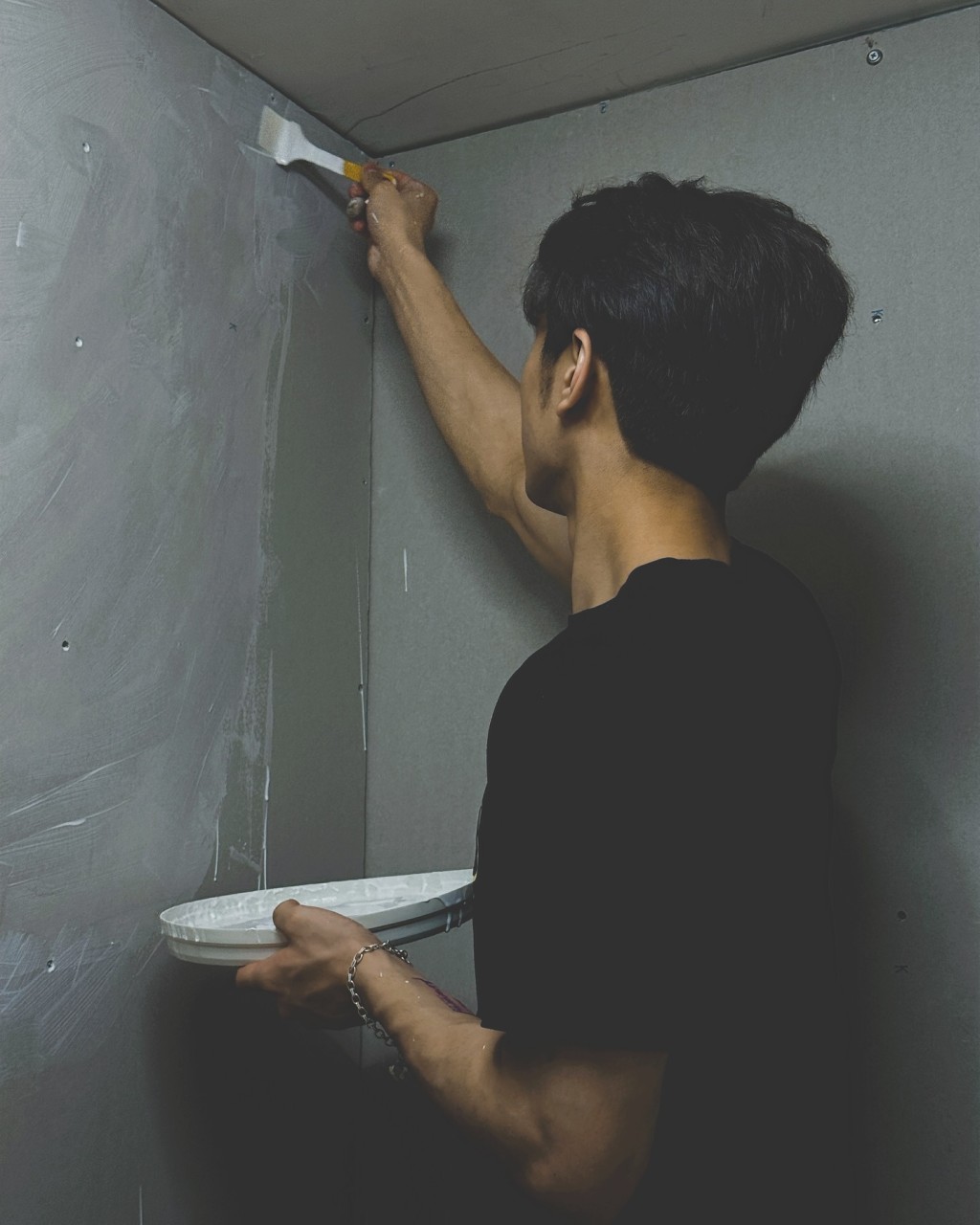 除了冷氣工作，方智弘還擅長髹油漆。