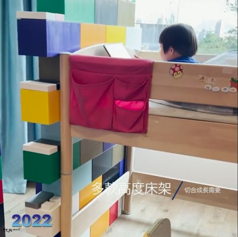 小兒子的睡床高度可調節,長大後也無需更換。