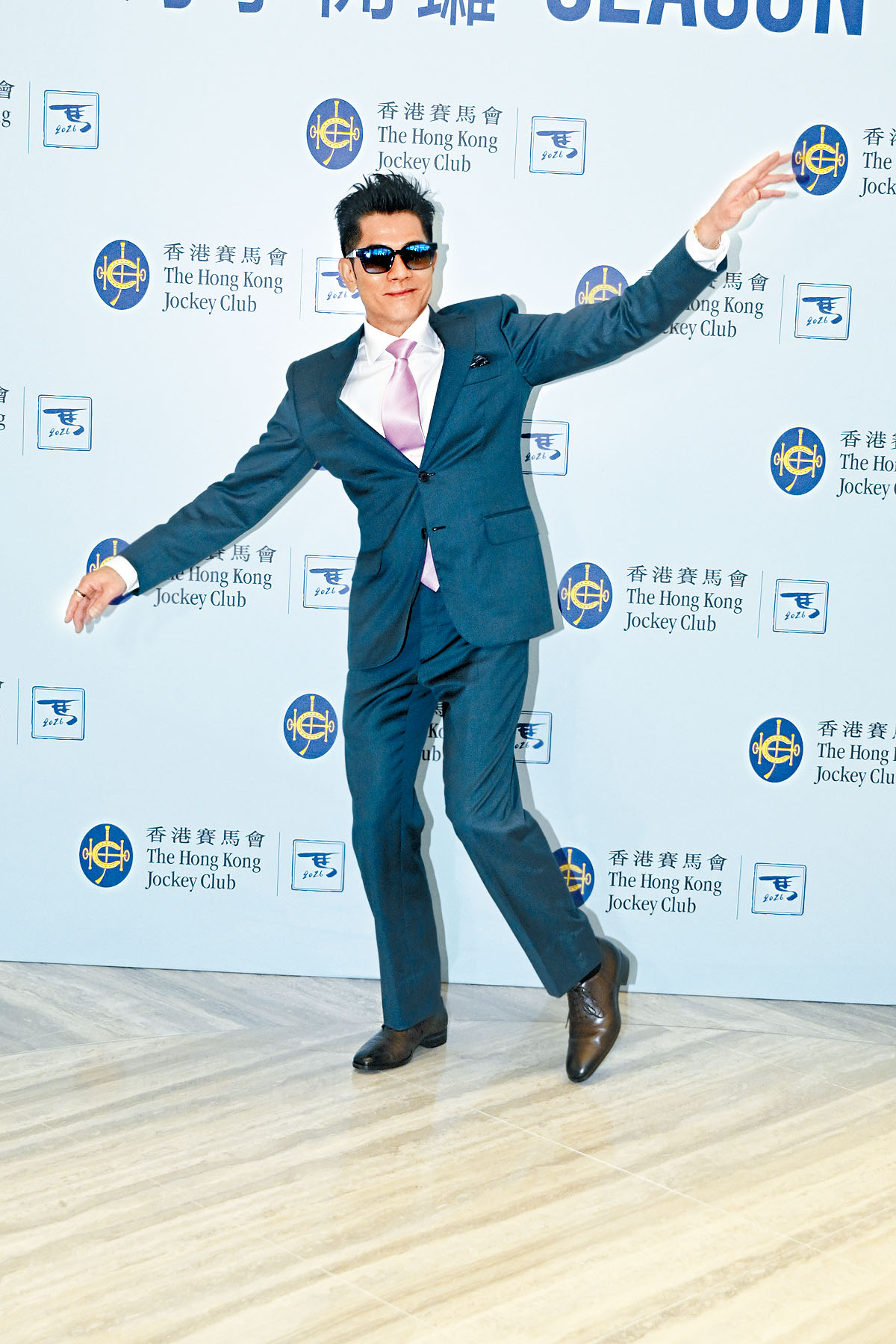 城城在受訪時大晒舞姿，活力十足！