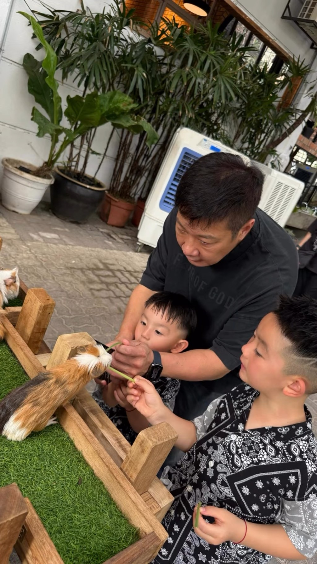 錢嘉樂從昔日浪子變身愛妻號及暖男爸爸。