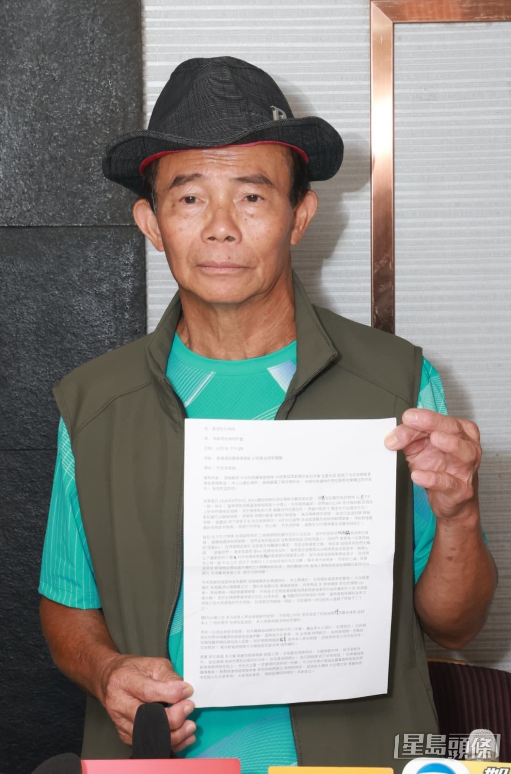 梅啟明承認喪禮費用尚未支付,正與殯儀館方面洽談,直言:「已籌備晒,只欠東風,就是錢。」