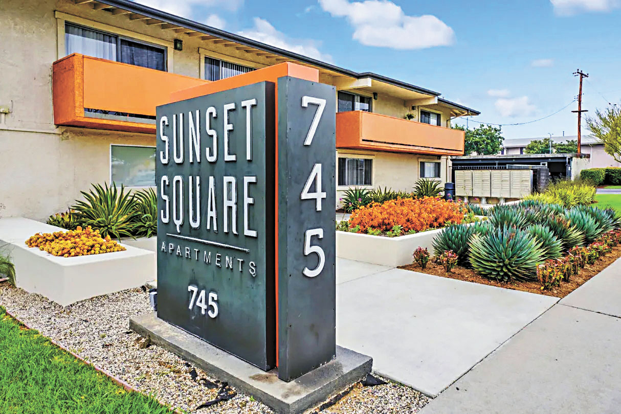 聖荷西可負擔公寓大樓「日落廣場」（Sunset Square Apartments）約四分之一住客收入超出租住收入上限。官網圖片