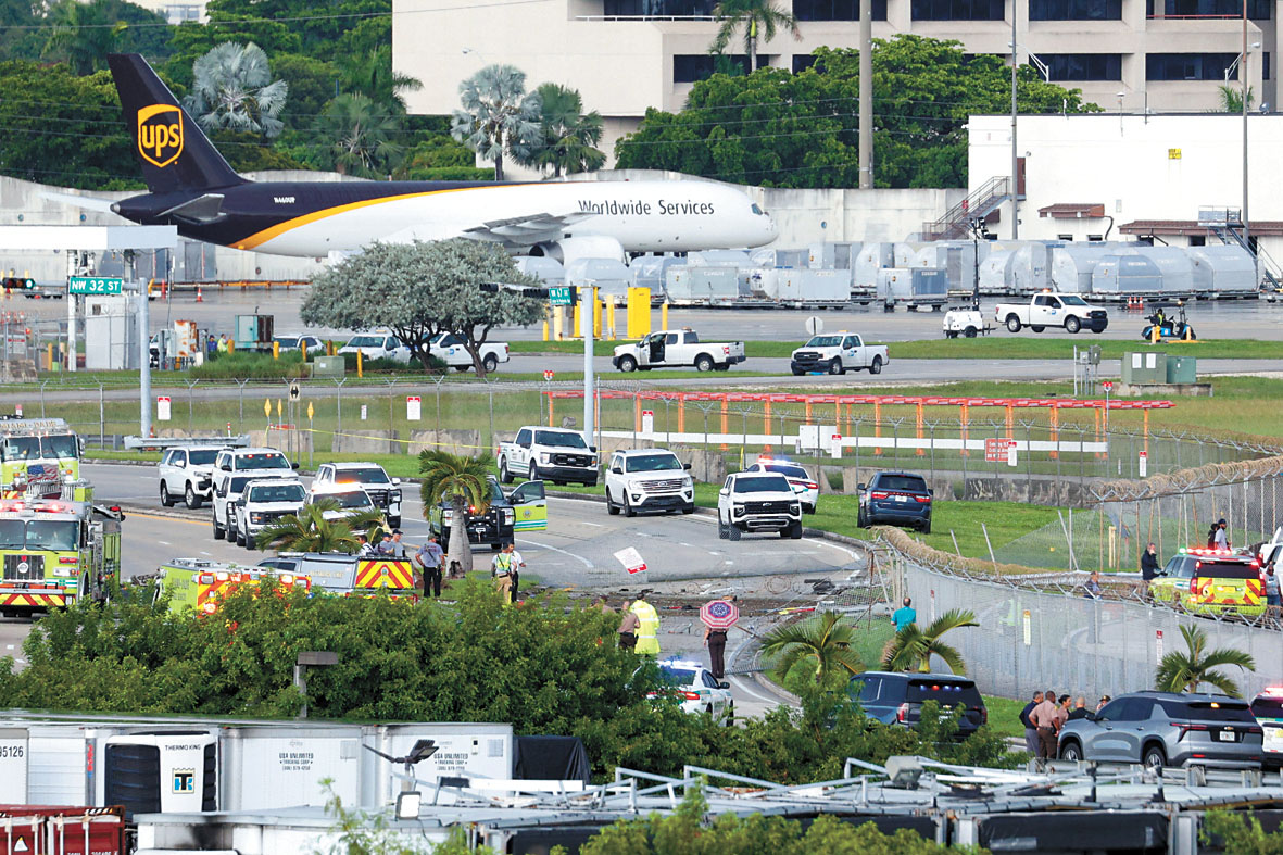 事故發生後，消防、警方等各部門緊急馳援。路透社