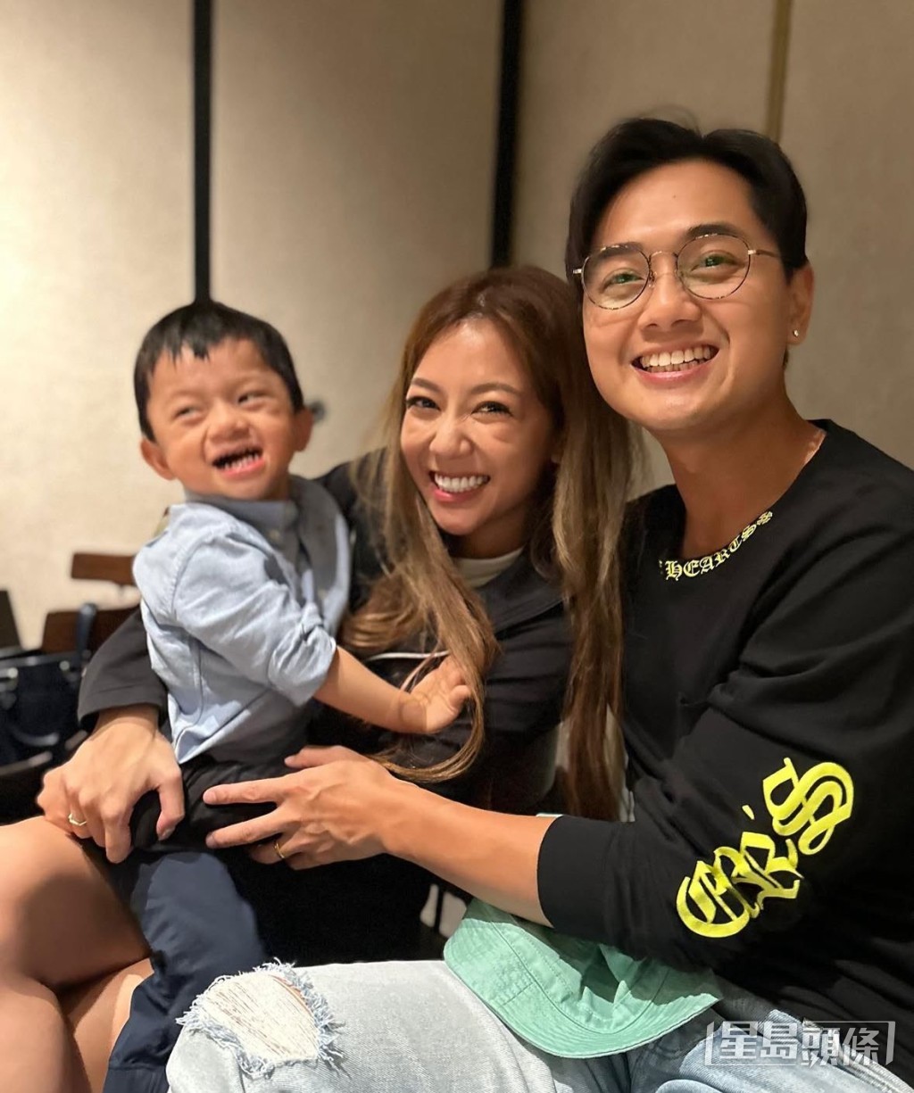 何雁詩與鄭俊弘育有兒子鄭讚廷（Asher）。