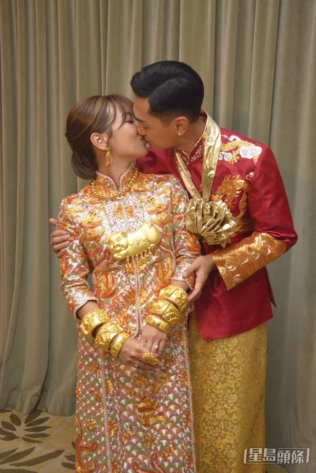 鄭俊弘與何雁詩於2020年結婚。