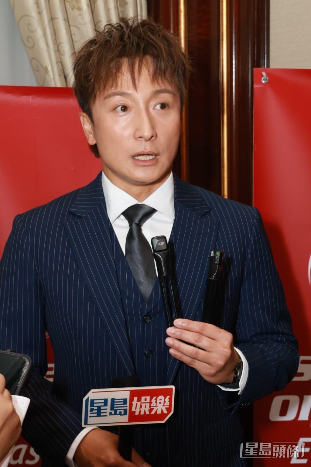 方力申解釋當日並非以舉中指還擊。