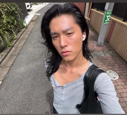 林寶早前更新IG，一張風格獨特的近照引起討論。