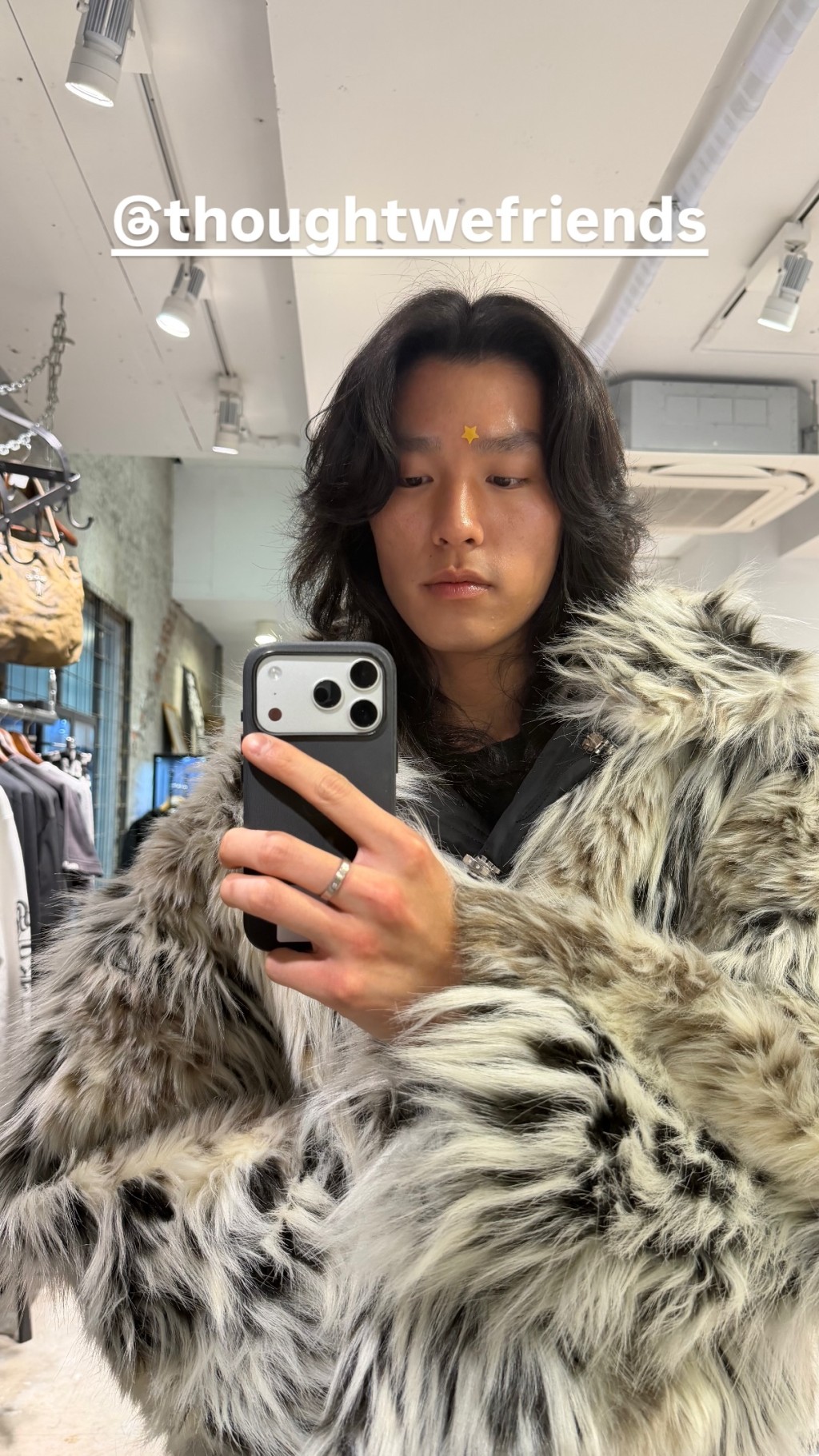 林寶的IG展示了各式造型。